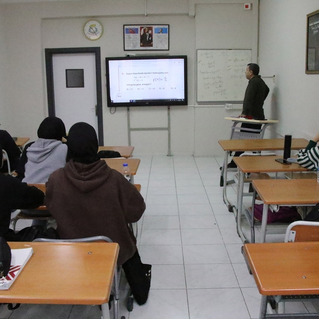Haliliye'de gençler geleceğe eğitimle hazırlanıyor