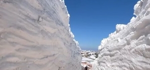 Tokat’ta kar duvarları yolu tünele çevirdi