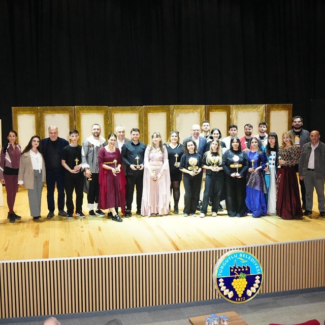 Turgutlu'da tiyatroya ve çocuk festivaline yoğun ilgi