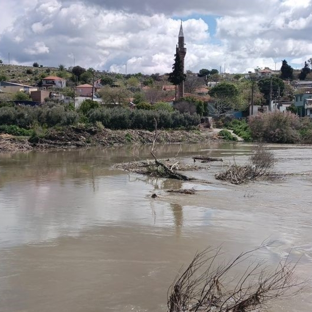 Büyük Menderes yükseldi, tarihi Taşköprü sular altında kayboldu