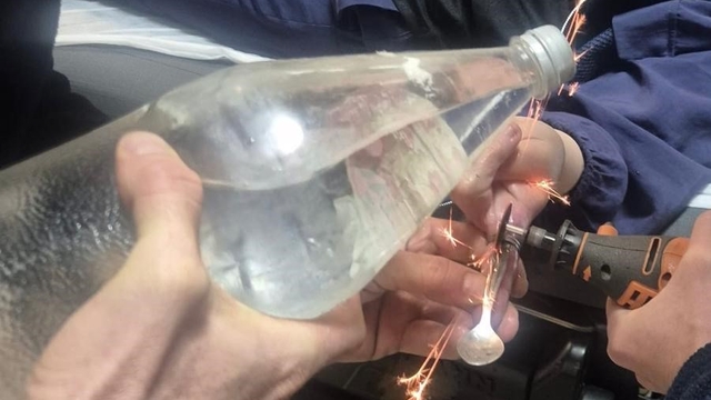 Gönen'de parmağa sıkışan yüzük itfaiye tarafından kesildi