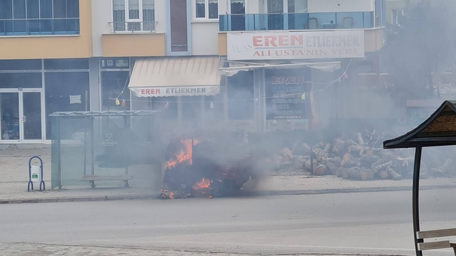 Elektrikli üç tekerlekli motosiklet alev alev yandı
