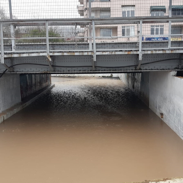 Kocaeli'de sağanak; alt geçit suyla oldu