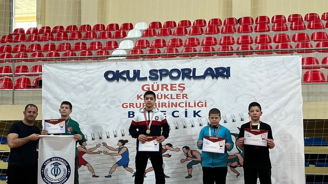 Eskişehirli minik judocular Bilecik'ten dereceyle döndü
Okul Sporları Grup Şampiyonası'nda kürsü heyecanı