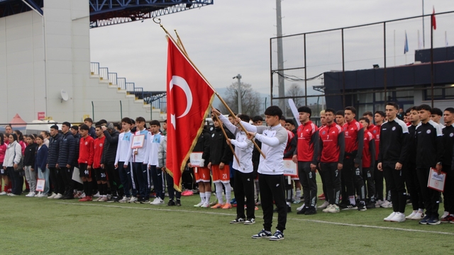 Futbol gurup müsabakaları Düzce'de başladı