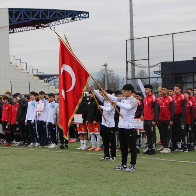 Futbol gurup müsabakaları Düzce'de başladı