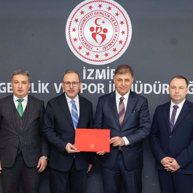 İzmir'de Karşıyaka Stadı'nın inşaatı için protokol imzalandı