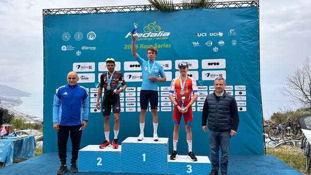 Muğla Büyükşehir Belediyesi Bisiklet Takımı Alanya'da birincilik kürsüsüne çıktı