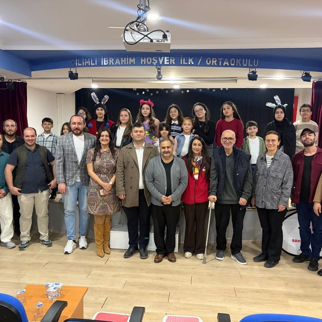 Dünya Tiyatrolar Günü'nde "Plastik Rüyalar" sahnelendi