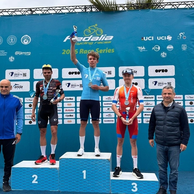 Muğla Büyükşehir Belediyesi Bisiklet Takımı Alanya'da birincilik kürsüsüne...