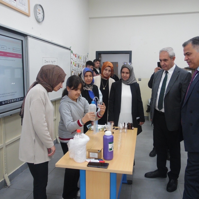 Sıfır atık etkinliğinde sergi, atölye ve fidan dikimi gerçekleştirildi