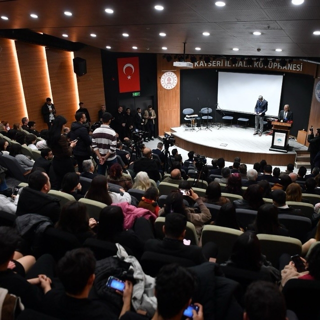 Kayseri kütüphanelerine üye sayısı 378 bin
Kültür ve Turizm Bakan Yardımcıs...