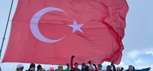 Trabzon’un en yüksek tepesindeki Türk bayrağı yenilendi
