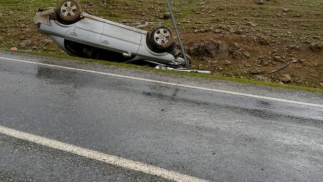 Batman'da sürücüsünün kontrolünden çıkan otomobil takla attı: 1 yaralı