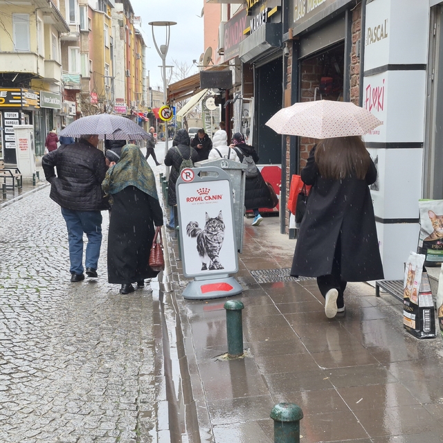 Eskişehir'de sağanak yağış etkili oldu
