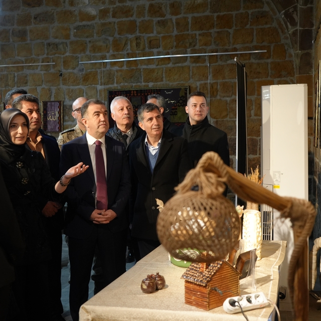 Bayburt'ta geri dönüşüm malzemeleri kadın eliyle sanata dönüştü