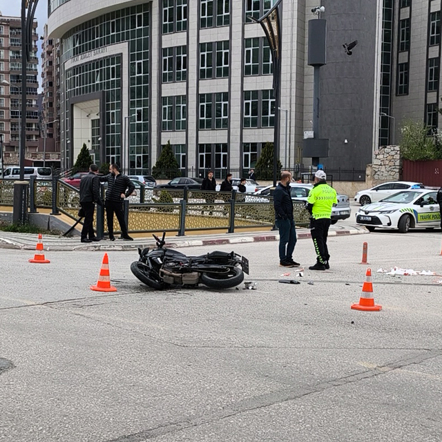 Otomobil ile motosiklet çarpıştı: 2 ağır yaralı