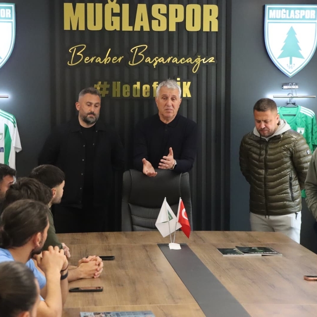 Teknik Direktör Durmuş, gözyaşlarını tutamadı