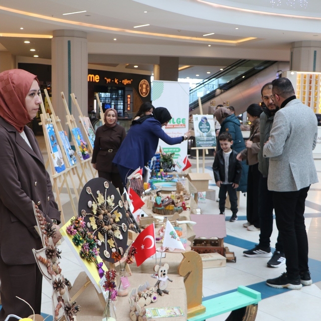 Minik ellerin doğaya dokunuşu
Bilge Orman'dan hayran bırakan sergi