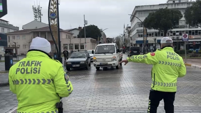Gönen'de trafik denetimleri sürdürülüyor