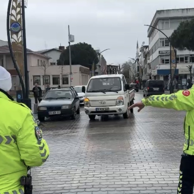 Gönen'de trafik denetimleri sürdürülüyor