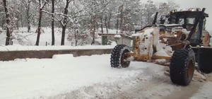 Bursa'nın yüksek kesimlerinde karla mücadele sürüyor