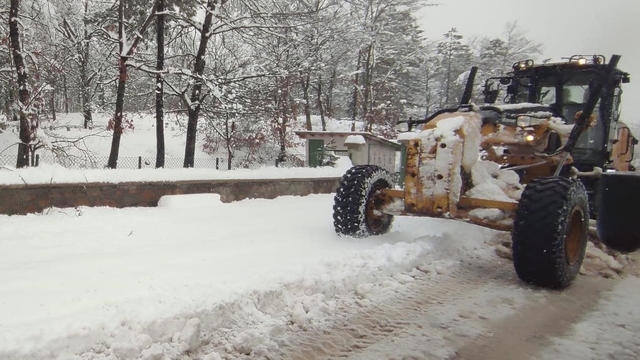 Bursa'nın yüksek kesimlerinde karla mücadele sürüyor