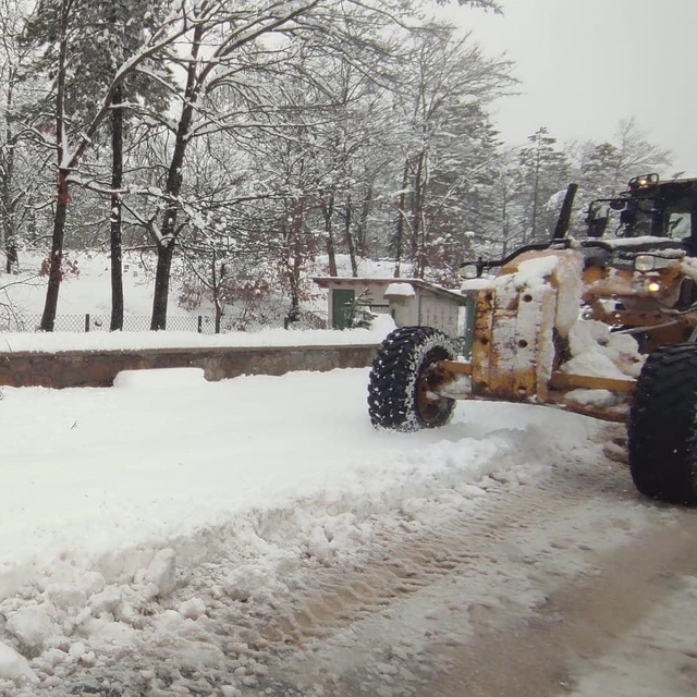 Bursa'nın yüksek kesimlerinde karla mücadele sürüyor