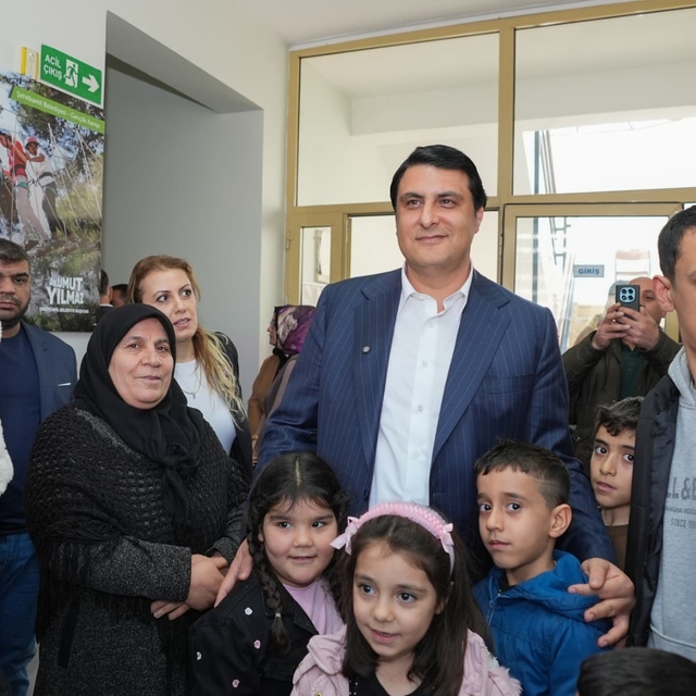 Yılmaz'dan kadın ve çocuklara anlamlı ziyaret