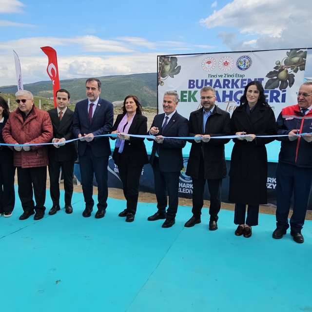 Aydın'ın ilk ilek bahçeleri törenle hizmete açıldı
Buharkent, İlek yetiştir...