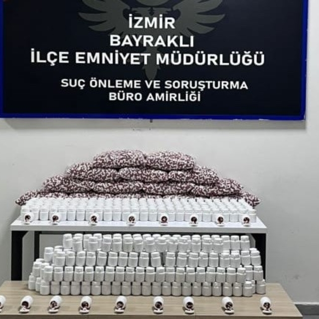 Bayraklı'da binlerce uyuşturucu hap yakalandı