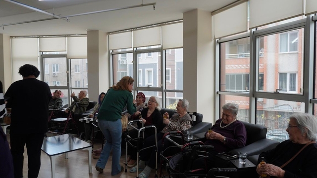 Gençlerden anlamlı ziyaret