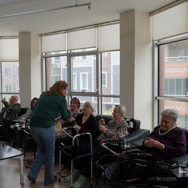 Gençlerden anlamlı ziyaret