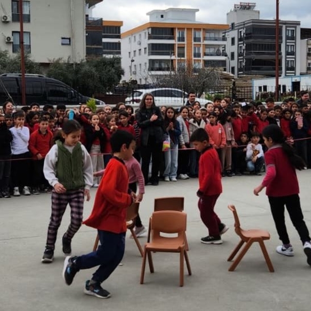 Sarıgöl'ün en büyük ilkokulunda Nevruz kutlandı