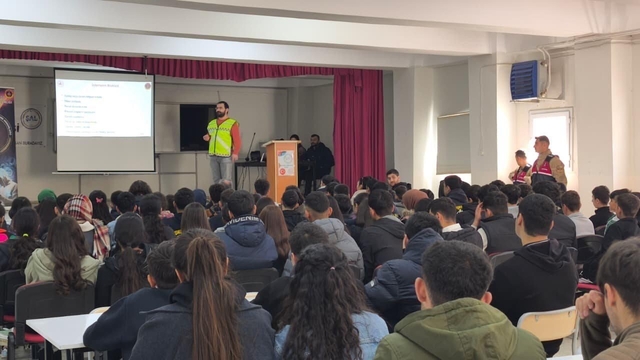 Jandarmadan öğrencilere siber güvenlik eğitimi