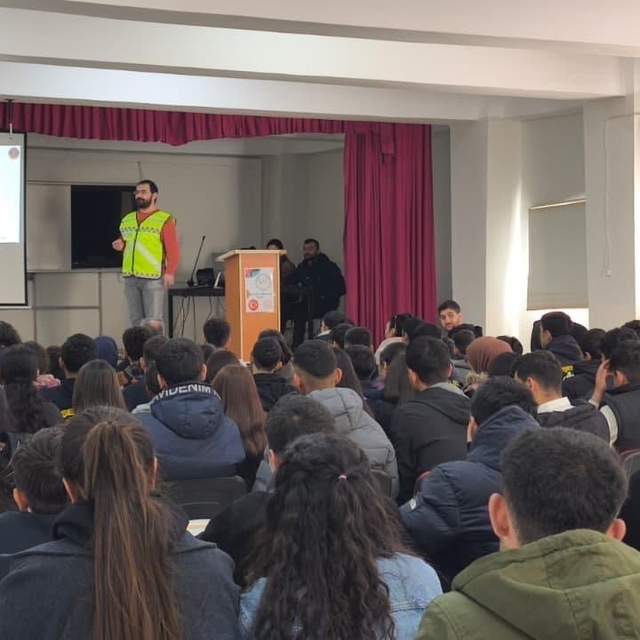 Jandarmadan öğrencilere siber güvenlik eğitimi