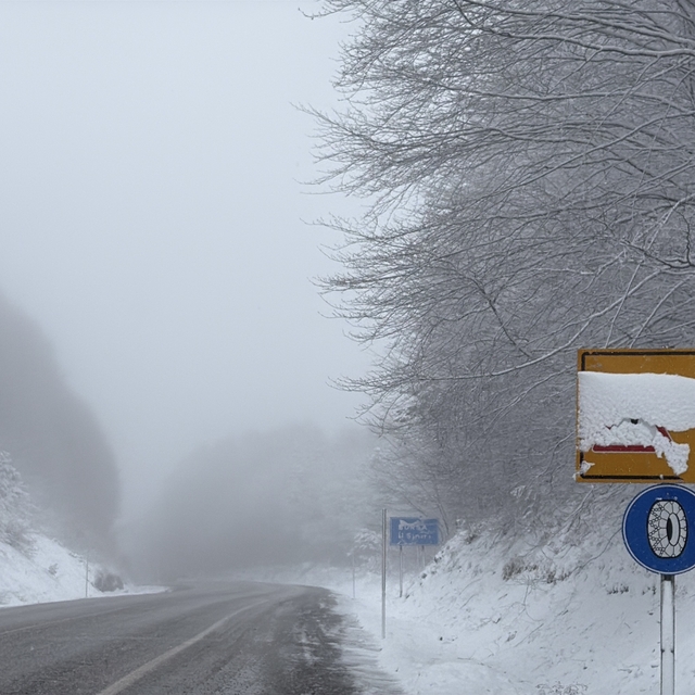 Domaniç-İnegöl yolunda kar ve sis