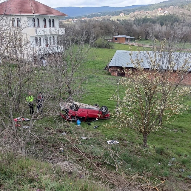 Bahçeye uçup takla atan otomobilin sürücüsü yaralandı