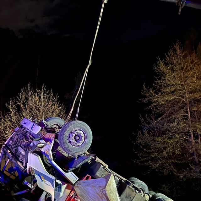 Alanya'da kamyon şarampole devrildi: 1 ölü, 1 yaralı