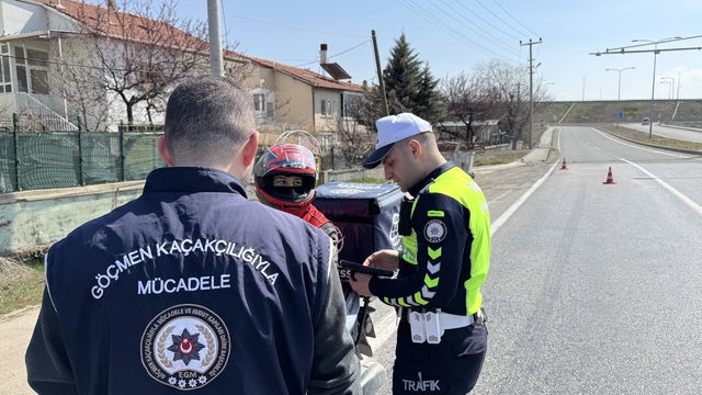 Kırşehir'de 14 düzensiz göçmen yakalandı