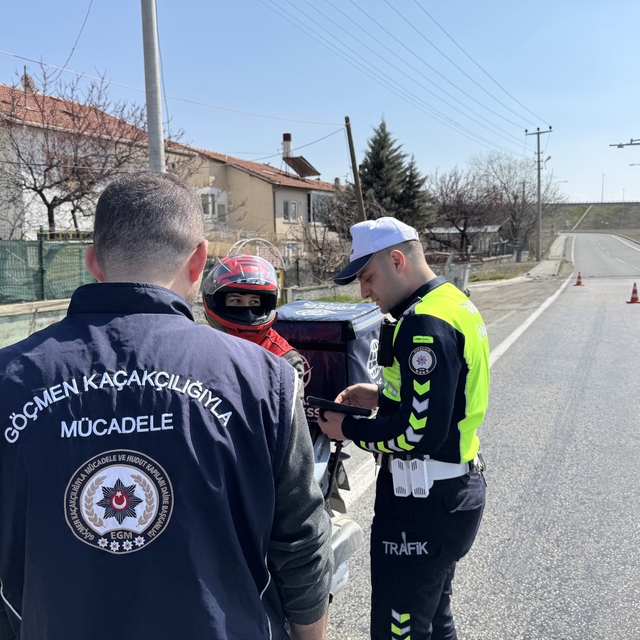 Kırşehir'de 14 düzensiz göçmen yakalandı