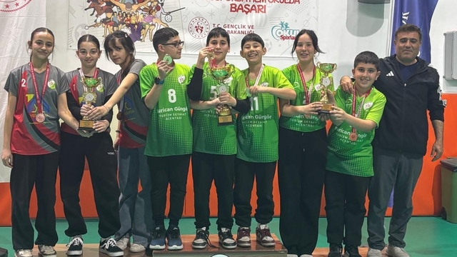 Köyceğiz Toparlar Ortaokulu Floor Curling'te İl birincisi oldu