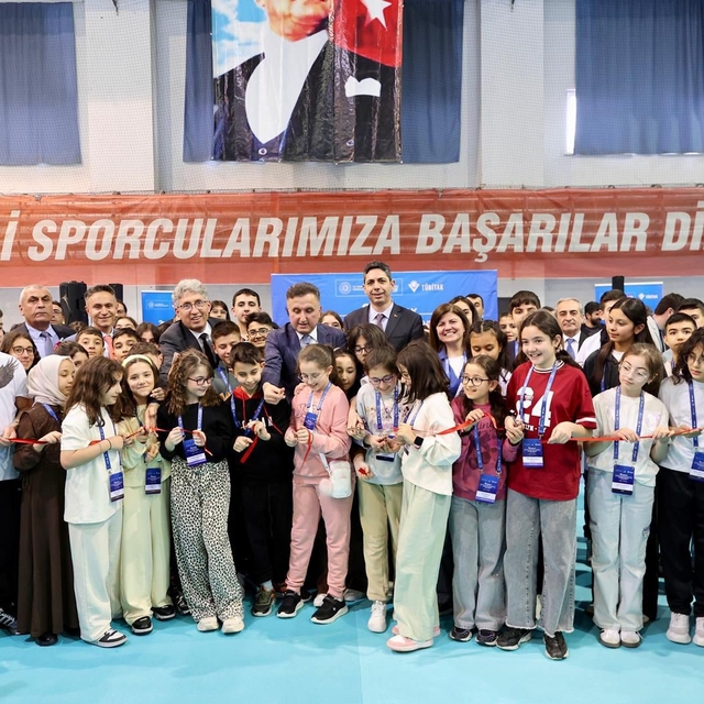 ERÜ'de 20. TÜBİTAK Ortaokul Öğrencileri Araştırma Projeleri Kayseri Bölge Y...