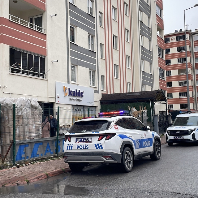 Kayseri'de bir kişi akrabasını bıçakla yaraladı