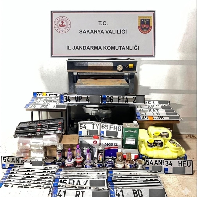 Sakarya'da sahte plaka operasyonu: 3 gözaltı