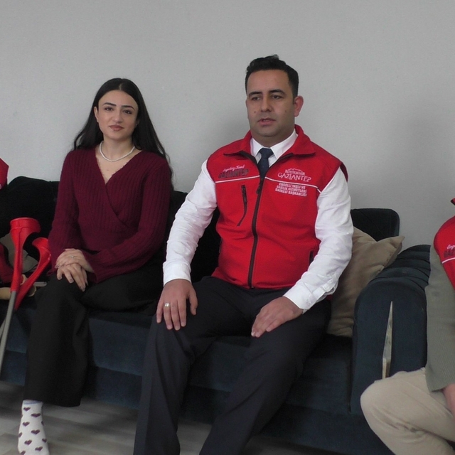 Protez bekleyen Tatvanlı Şevin'e Fatma Şahin'den destek