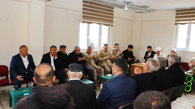 Siirt'te şehitler dualarla anıldı