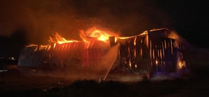 Osmaniye’de kağıt fabrikası yangını