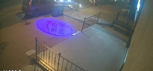 Annesinin motosikletini izinsiz alıp, gezmek isteyen çocuğun kazası kamerada