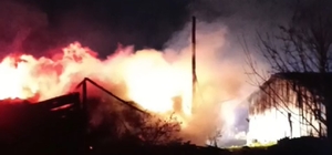 Karabük’te samanlık ve odunluk yangında küle döndü